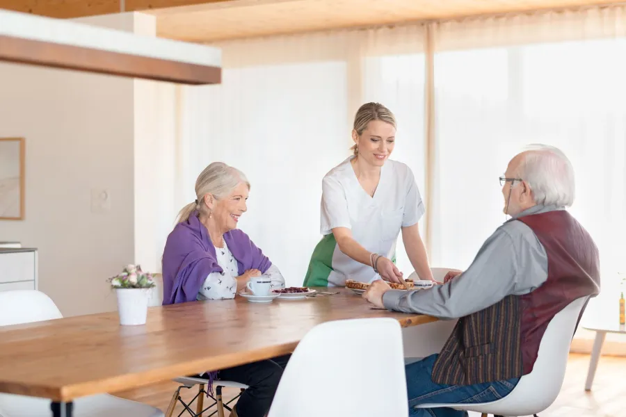 Älteres Ehepaar mit Spitex