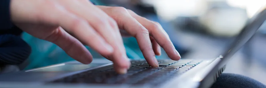 Auf PC-Tastatur herumtippen