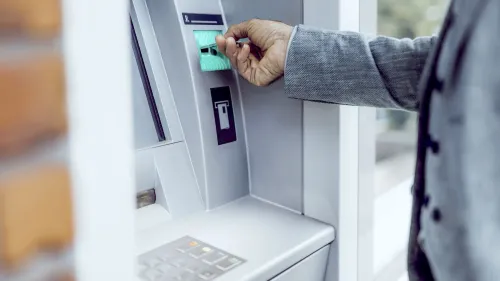 Geld abheben am Bankomat